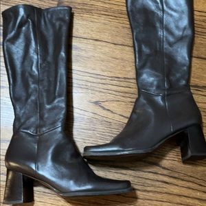Ladies leather boots